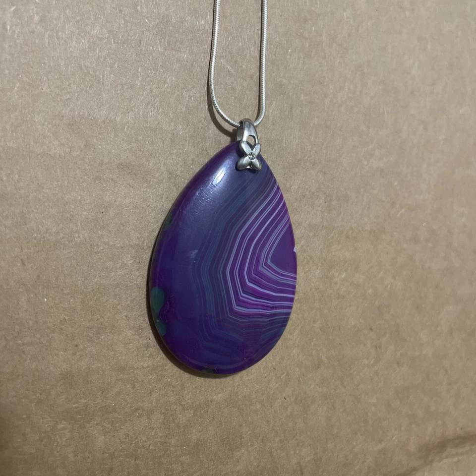 Piedra de ónix púrpura con collar de plata Foto 1 de 2