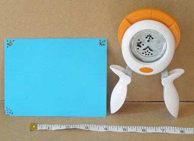 Perforadora de orificio de apretar esquina giratoria Fiskars 3 en 1 - floral, mariposa y 5 puntos Foto 1 de 3