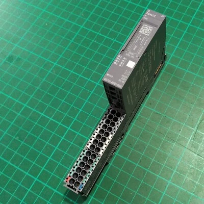 Siemens Simatic S7 6ES7 131-6BF01-0BA0 DI ST 8x24VDC + 6ES7 193-6BP20-0BA0 BASE - Immagine 1 di 4