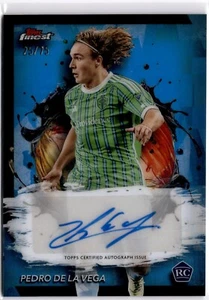 Pedro De La Vega 2024 Topps Finest MLS Blu Rifrattore Auto #25/75 Suoni - Foto 1 di 2