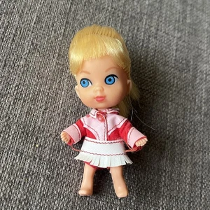 Bambola giocattolo vintage 1966 Mattel Liddle Kiddles Calamity Jiddle Cowgirl - Foto 1 di 13