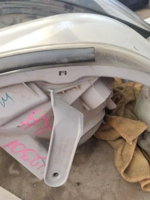 RIGHT HEADLAMP ASSEMBLY 2008-2011 TOYOTA TACOMA - Image 1 of 4