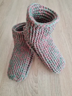 Gr. 40 Hausschuhe Hüttenschuhe Puschen Haussocken Handarbeit - Bild 1 von 3