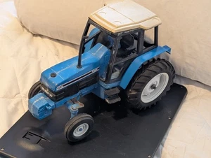 POWERFUL FORD 8240 TRACTOR W CAB PERFECT DESIGN MFG 1970'S 1:16 SCALE BY ERTL - Picture 1 of 21