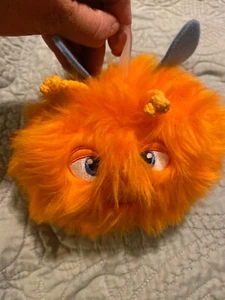 Beat Bugs Netflix Fuzzy Singing Orange Glowie 6" Musical Peluche Reproduce "Regresa" - Imagen 1 de 8