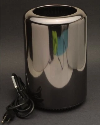 2013 Mac Pro 2.7GHz 12-Core Xeon E5, D300, 128 GB RAM, 2.0TB SSD - Image 1 of 4