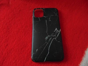 IPHONE 11 SCHUTZHÜLLE ---- SCHWARZ MIT MUSTER ---- - Bild 1 von 2