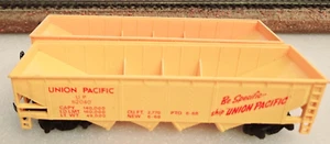 Union Pacific 42' 4 Bay Hopper Freight Train Car UP 62040 set of 2 Ho scale - Picture 1 of 7
