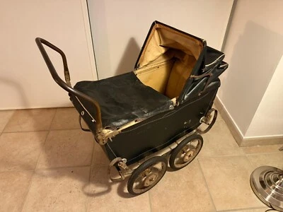 Ancien jouet landeau poupée - Photo 1/4