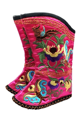 Par de botas chinas vintage bordadas de seda para niños pequeños 5,25" nuevas con etiquetas mediados de 1980 Foto 1 de 4