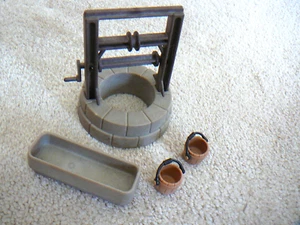 Playmobil Vintage 1977 Cowboy Western Water Well - Water Trough - 2 Wood Buckets - Picture 1 of 5