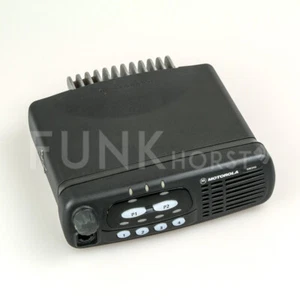 Motorola GM340 UHF Mobilfunkgerät mit Zubehör (Mikrofon + Stromanschlusskabel) - Bild 1 von 1