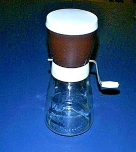 FEDERAL HOUSEWARES Nut Chopper Grinder w/Stainless Blades & Glass Measuring Jar - Picture 1 of 4
