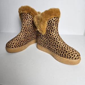 Bamboo Fur Side Cut Faux Suede Booties Cheetah Animal Print Sz 9 Never Been Worn - Picture 1 of 10