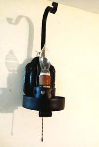 VINTAGE WALL SCONCE LIGHT FIXTURE PULL CHAIN LEVITON PORCELAIN SOCKET 250W WORKS - Picture 1 of 5