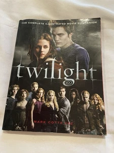 Twilight: The Complete Illustrated Movie Companion - Picture 1 of 14