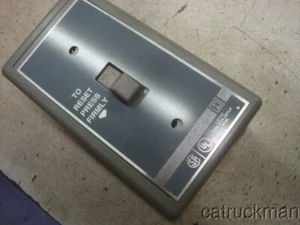 Arrancador manual FHP con gabinete Nema tipo 1 de Square D - #55395-3/4 a 1 HP - Imagen 1 de 3