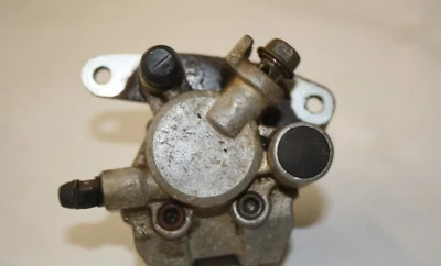 2005 YAMAHA BRUIN YMF250 YMF 250 RIGHT FRONT BRAKE CALIPER - Image 1 of 4