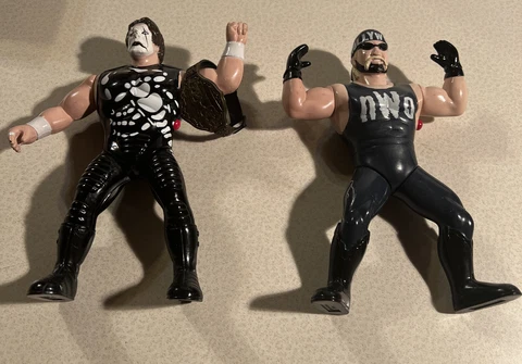 1997 WCW Monday Nitro Sting & Hogan Vibrating Action Figure w/ Champions Belt Cover