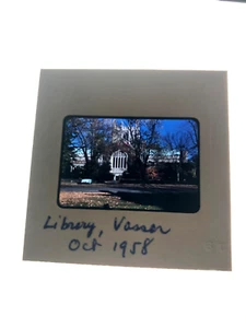 Diapositiva fotográfica vintage 1958 Vassar College Library in the Fall 35 mm - Imagen 1 de 2
