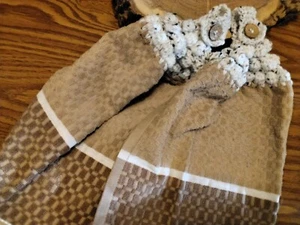 2 hängende Küchen Geschirrtücher creme hellbraun braun Set Häkelplatten Handarbeit - Bild 1 von 6