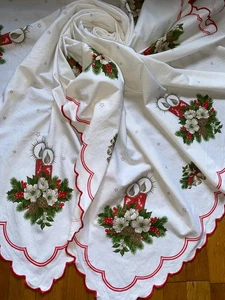 Large VINTAGE 1980s Christmas Tablecloth Festive Candles Garland Red Green White - Picture 1 of 20