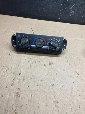 1999 to 2002 Chevrolet Silverado HVAC Heater Climate Control Module U4730 DG - Image 1 of 4