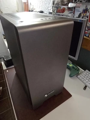 Computer Desktop Intel Xeon E5-2650 V4 - Immagine 1 di 4