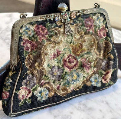 Cartera vintage floral a punta de aguja con marco de metal decorado con joyas, regalos para ella Foto 1 de 4