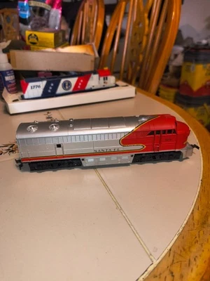 AHM TEMPO SANTA FE EMD F-7A DIESEL LOCOMOTIVE No 5028 TESTED   5-240-1-7 - Image 1 of 4