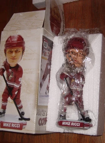 PHOENIX COYOTES Mike Ricci autographed bobblehead MINT IN BOX (March 11, 2006) Cover