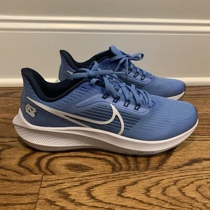 Nike Pegasus 39 North Carolina Tarheels UNC Running Shoe's Men's 9 DR1967-400 - Picture 1 of 9