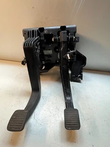Fiat Ducato 2008 BREMS KUPPLUNGSPEDALBOX SET 3802501018 ORIGINAL 3802501018 - Picture 1 of 10