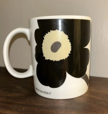 Taza Marimekko Maija Isola UNIKKO Taza Flor Amapola Negra Cerámica 8 oz/250 ml Foto 1 de 4