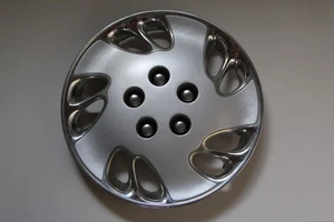 1997-1998 CHEVROLET MALIBU 15” wheel cover hub cap 3224 P/N 9593559 - Picture 1 of 2