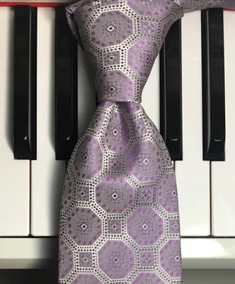 PIERRE CARDIN / Opulent Octagons Geometric Silk Tie in Luxurious Lilac & Silver - Image 1 of 4