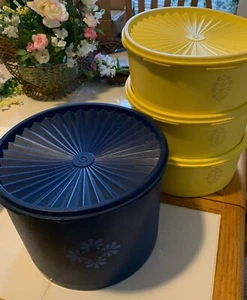 Vintage Tupperware Canisters - Bild 1 von 1