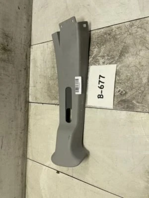 Hyundai Santa Fe 2003 lado del pasajero derecho superior centro B pilar moldura OEM+ Foto 1 de 4