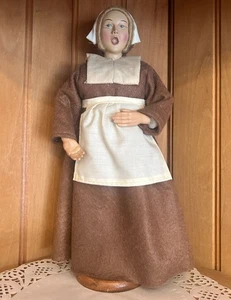 Vintage Pilgrim Woman Figurine Caroler Brown Felt Dress White Apron Bonnet - Picture 1 of 7