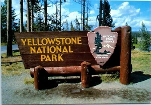 Yellowstone National Park Entrance Sign National Park Service Postcard - Picture 1 of 2