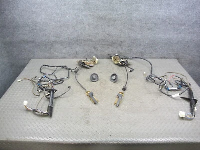 1983-1986 PORSCHE 928 S LADO IZQUIERDO DERECHO CERRADURA PUERTA PESTILLO MANIJA ARNÉS CABLE JUEGO Foto 1 de 4