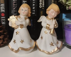 2 Engel - weiß/gold - Keramikfiguren Weihnachtsdeko Adventsdeko - Bild 1 von 3