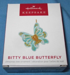 Un adorno de Navidad en miniatura de sello distintivo 2022 ~ mariposa azul mordaza - Imagen 1 de 3