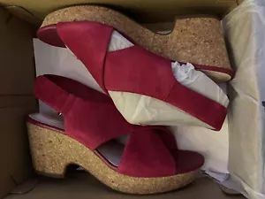 CLARKS MARITSA LARA Fuchsia Suede WEDGE SANDALS UK SIZE 8. Brand New & Boxed - Picture 1 of 4