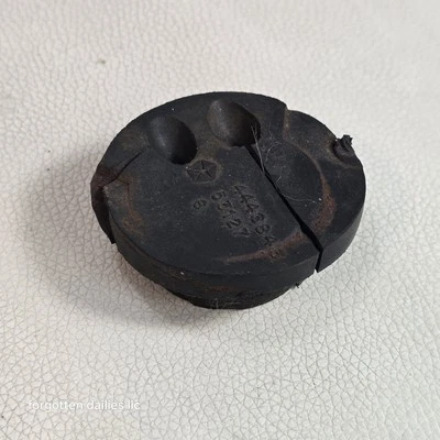 Ojal de cable de palanca de cambios Dodge Shelby Daytona Chrysler Lebaron 4446843 Foto 1 de 4