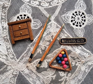 lot miniatures billard pour vitrine ou maison de poupée - Photo 1/3