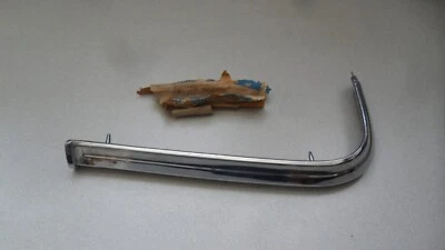 NOS 1966 Chrysler 300 New Yorker Newport RH PS Fender Peak Trim 2579540 02DC2 IL - Image 1 of 4
