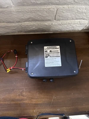 Nortek Security & Control DC Swing Gate Operator GEN7W Series MM571 - Image 1 of 4