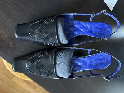 Zapatos Burberry Cincel Eslinga Trasera 39.5 Negro Tacón Gatito 9.5 B Foto 1 de 4