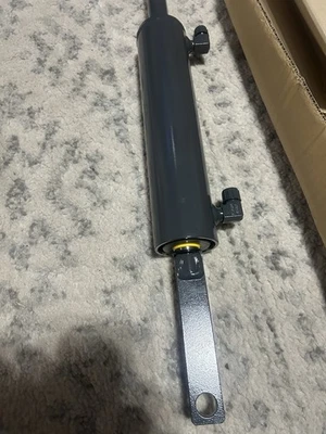 Refurbished Hitch Cylinder For Kubota Svl75-3 And Svl97-3. V0651-75610. - Image 1 of 3